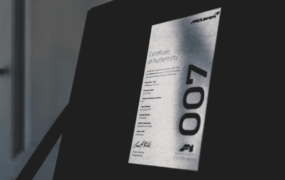 Giấy tờ chứng thực và hồ sơ đi kèm xe.